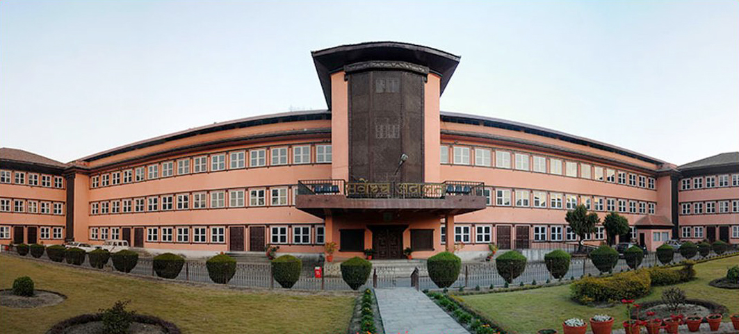 भूमि आयोग खारेजी विवाद : अन्तरिम आदेशकाे निरन्तरतामाथि आज सर्वोच्चमा बहस