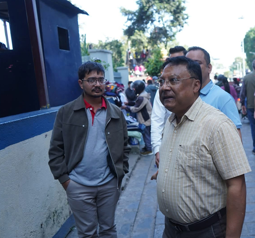 पत्रकार किशोर श्रेष्ठलाई घरबाटै साइबर ब्युरो लगियो, हिमेश पन्तसँग छलफल गराउने तयारी